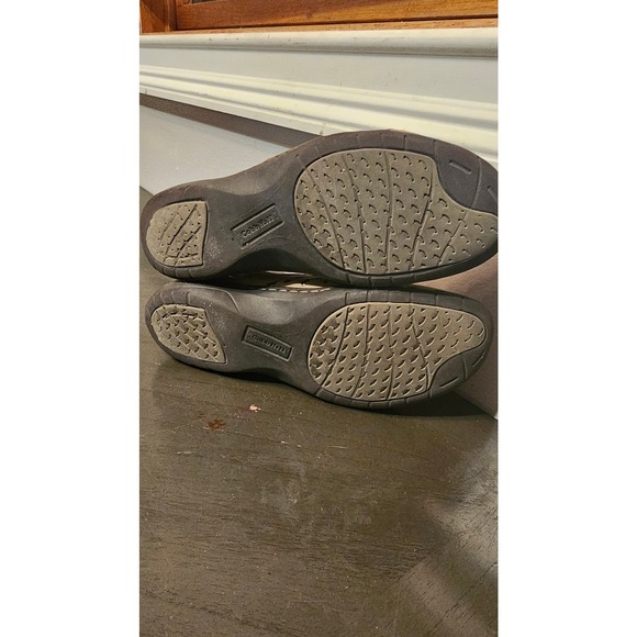 Cobb‎ Hilll neutral tan flats size 8 - Picture 5 of 6